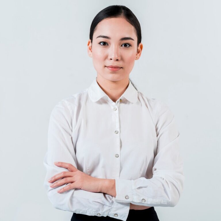 portrait young asian businesswoman with her arm crossed looking camera isolated white background 23 2148087156 768x768 1