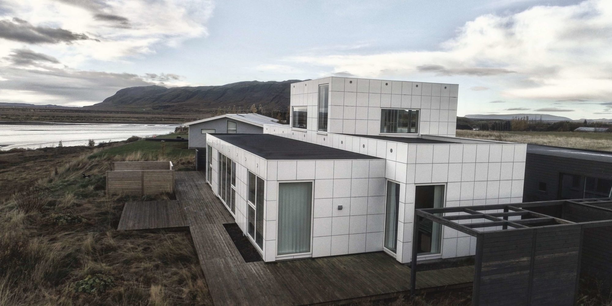 op balazs busznyak YDkiFaT9KOo unsplash scaled 2000x1000 1